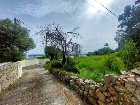 Vista Mar Deslumbrante | Terreno com Projeto Aprovado para Moradia de Luxo
