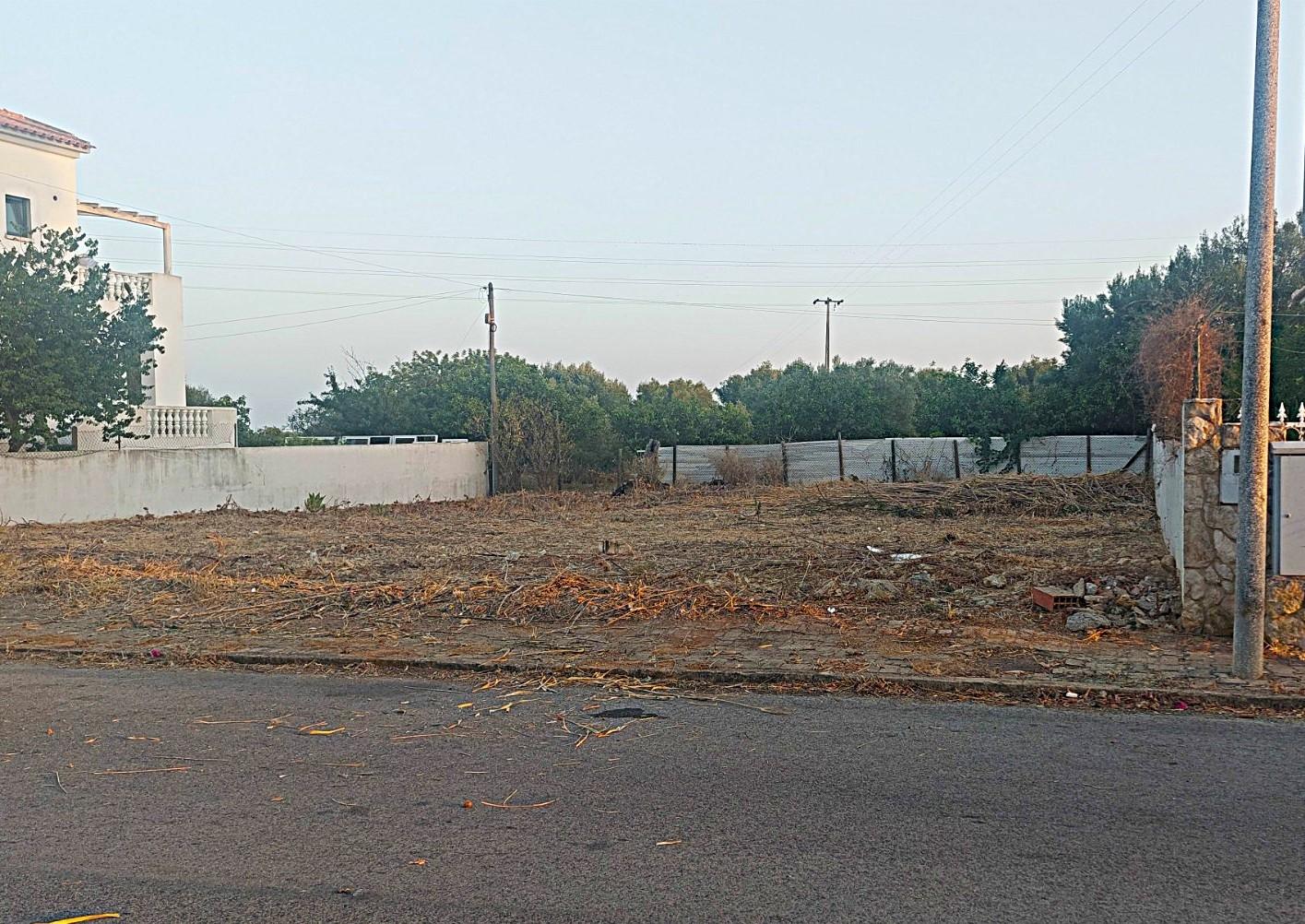 Lote de terreno para construção de moradia de 2 pisos + cave