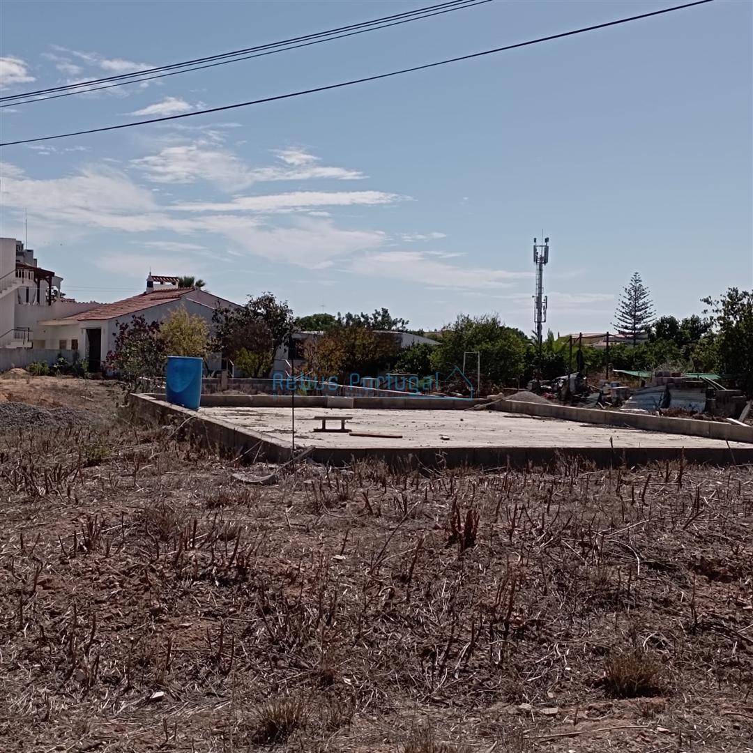 Terreno para construção, com furo