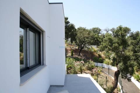 Moradia 5 suites, com piscina e chão radiante