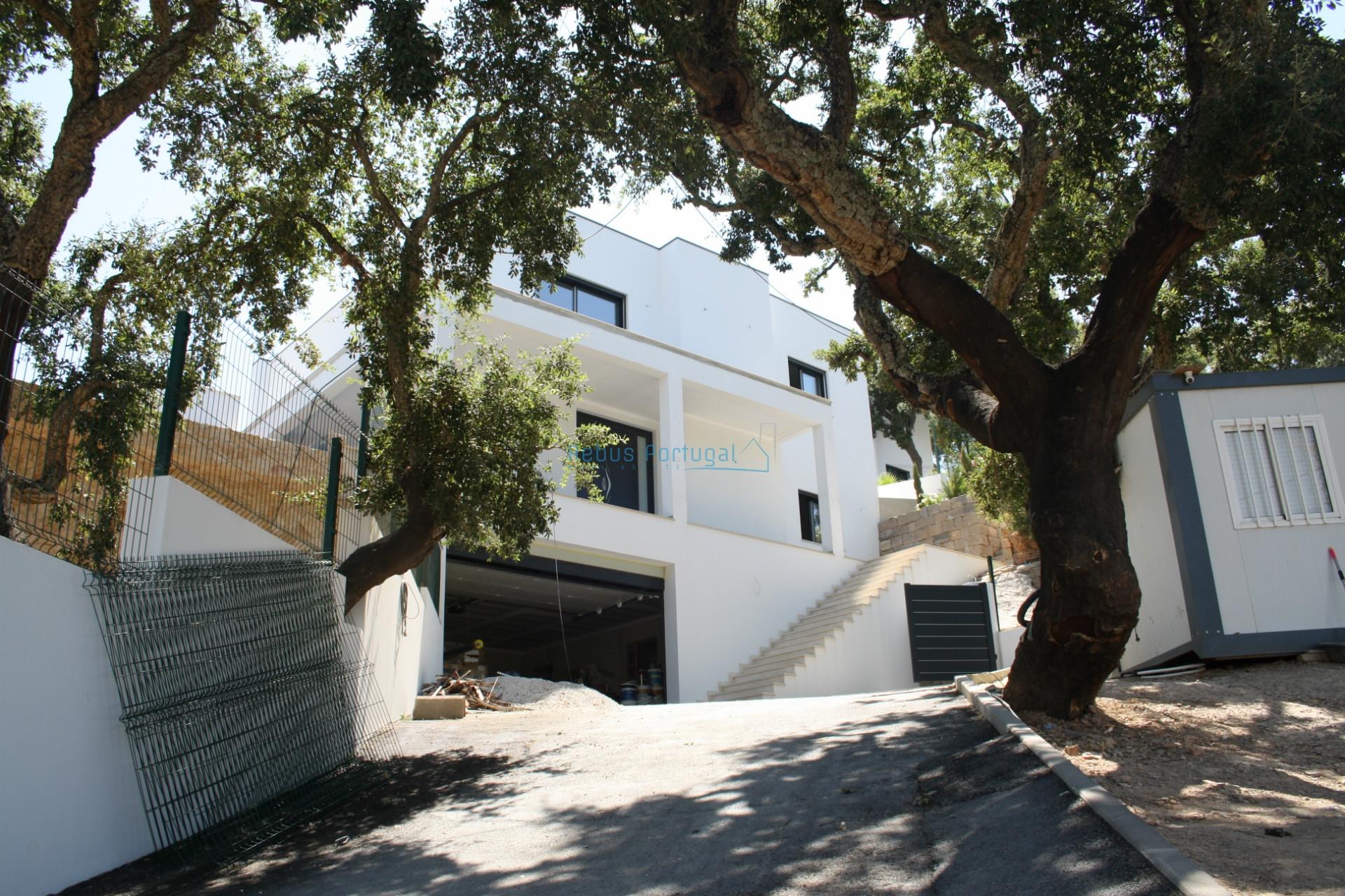 Moradia 5 suites, com piscina e chão radiante