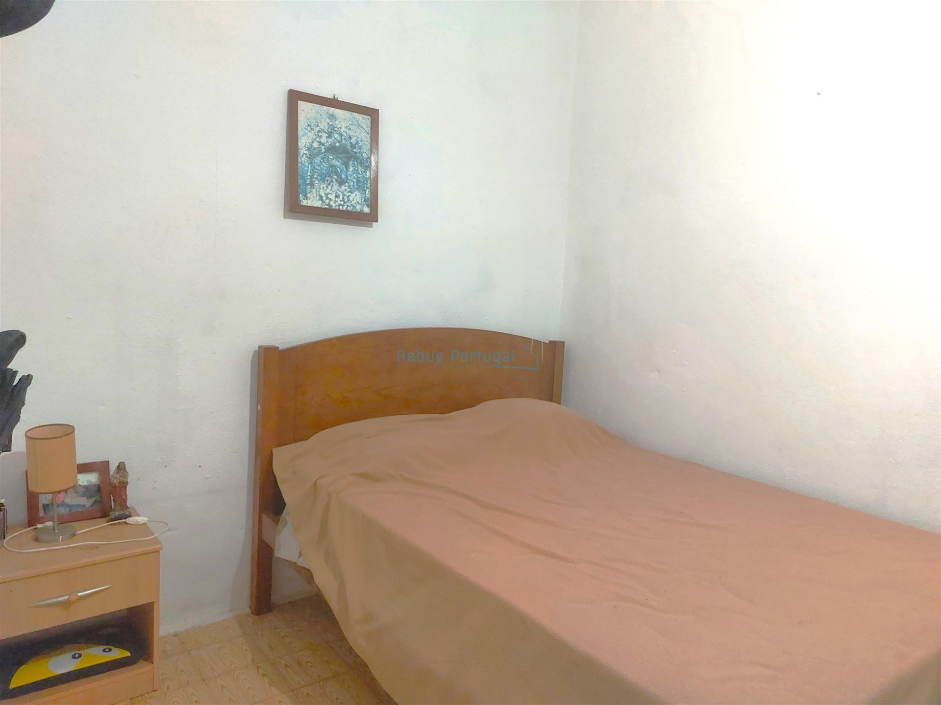 Quinta com 2 moradias para restaurar