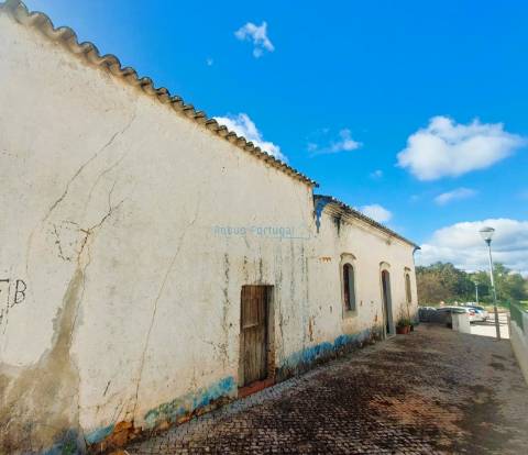 Uma Tela com História: Oportunidade Única nos Arredores de Loulé