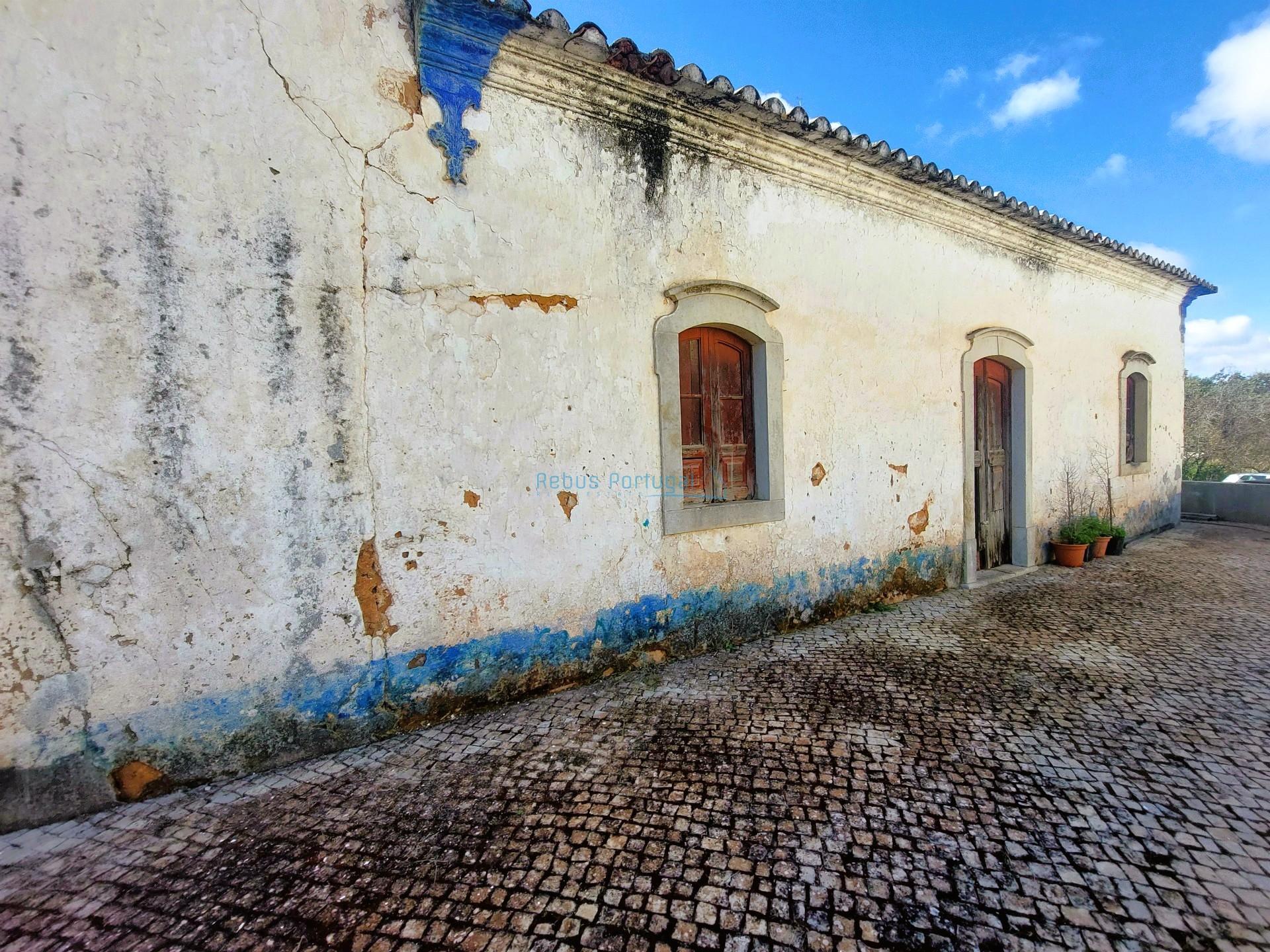 Uma Tela com História: Oportunidade Única nos Arredores de Loulé