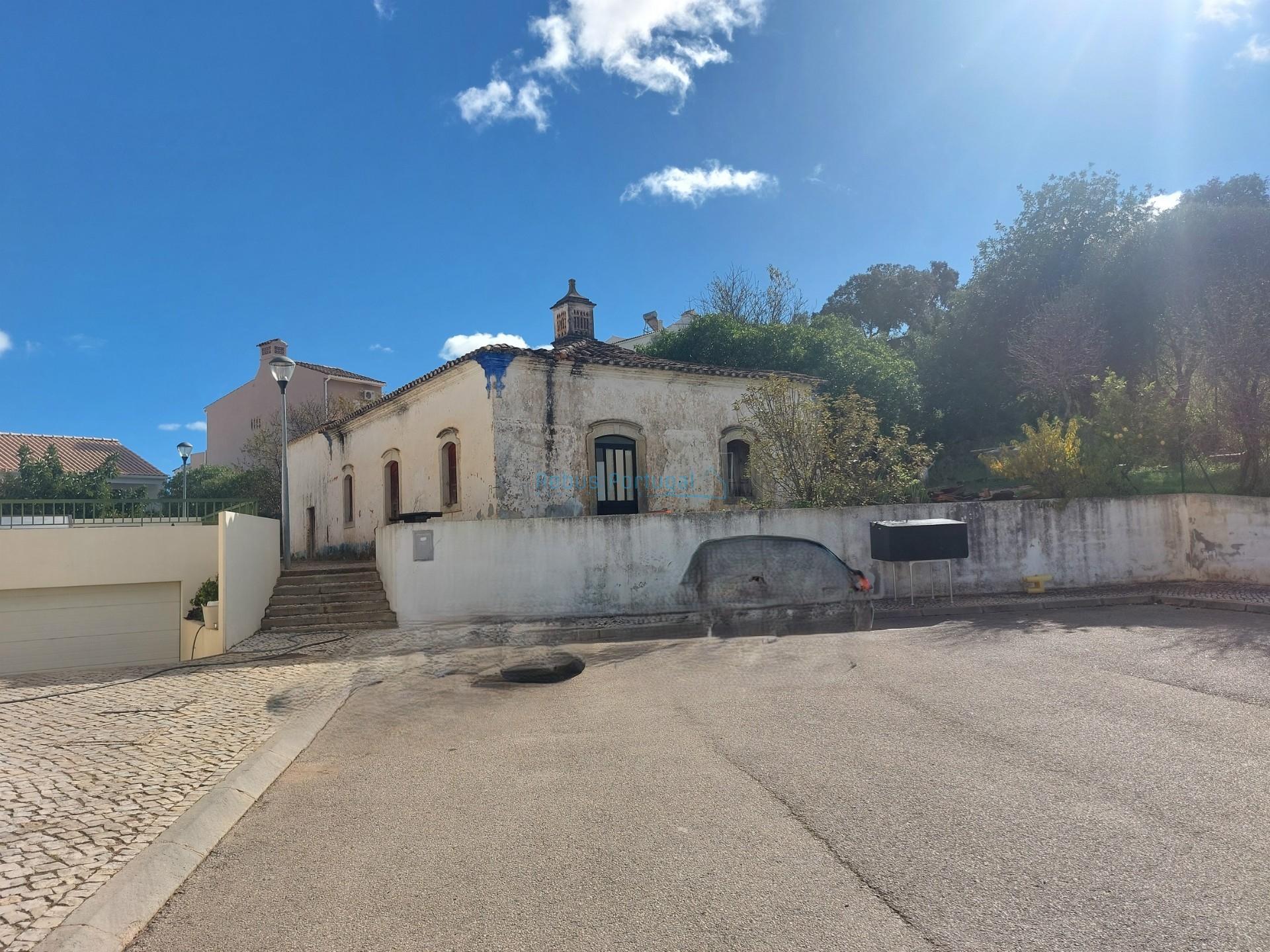 Uma Tela com História: Oportunidade Única nos Arredores de Loulé
