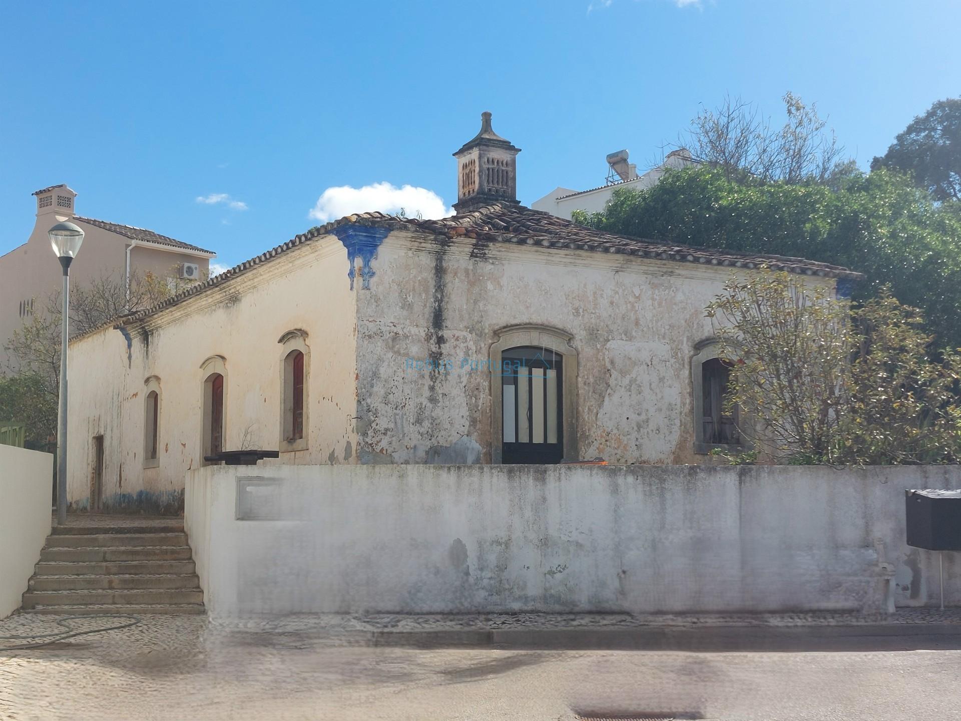 Uma Tela com História: Oportunidade Única nos Arredores de Loulé