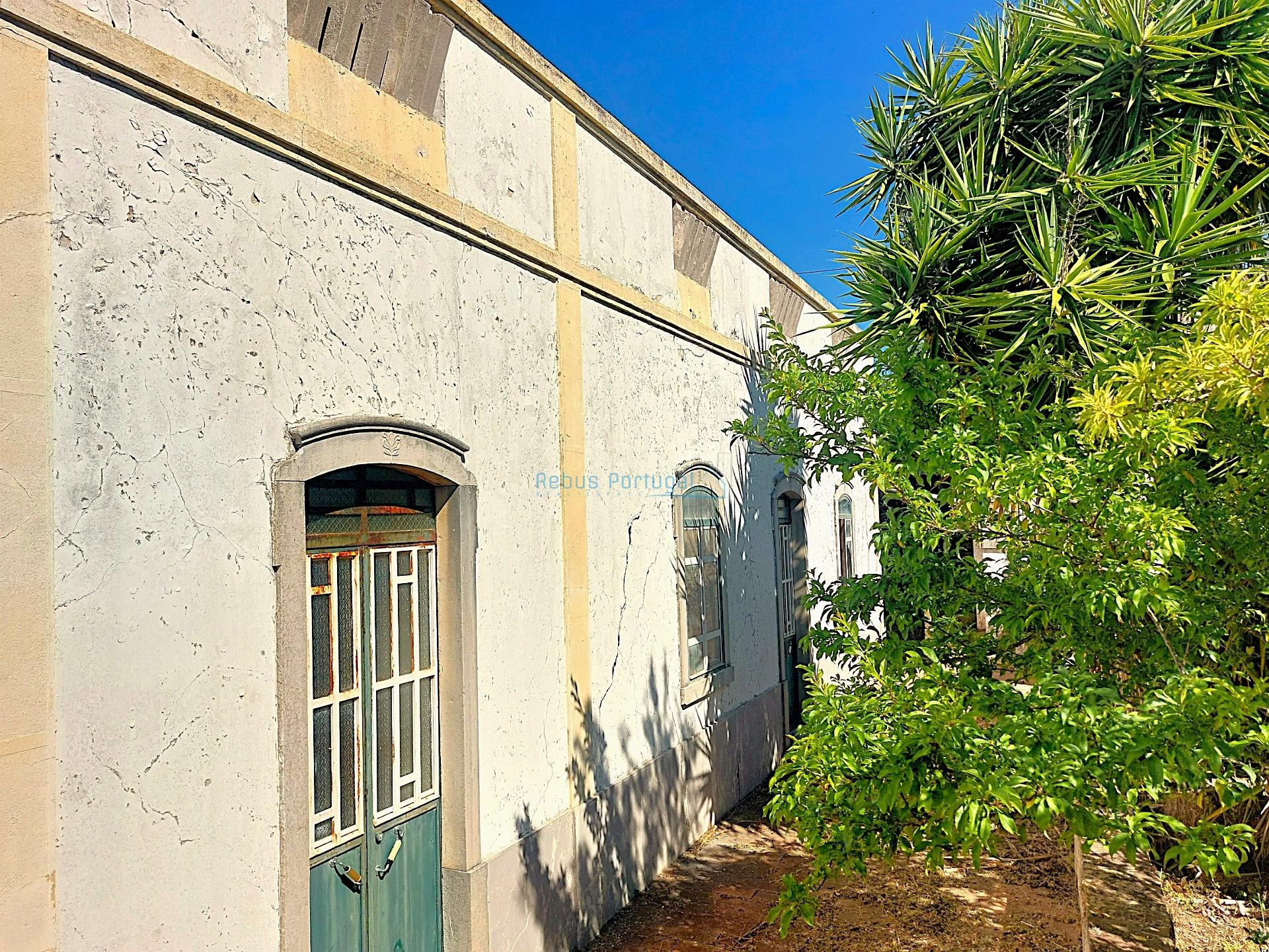 Quinta com 455m2 de área de construção, Carácter Único para Projeto Residencial ou Turístico