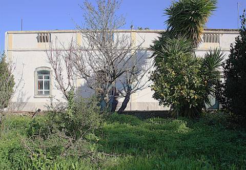 Quinta com 455m2 de área de construção, Carácter Único para Projeto Residencial ou Turístico