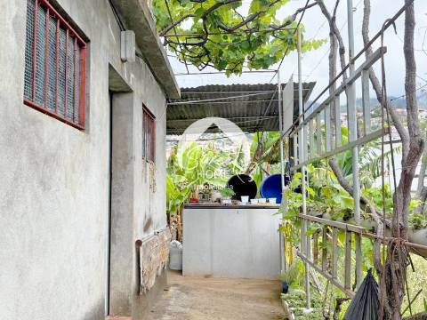 Armazém agrícola e terreno em Santo António, Funchal
