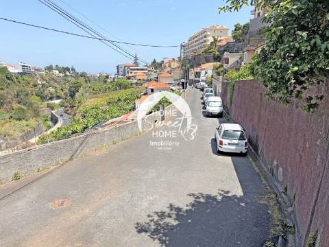 Armazém agrícola e terreno em Santo António, Funchal