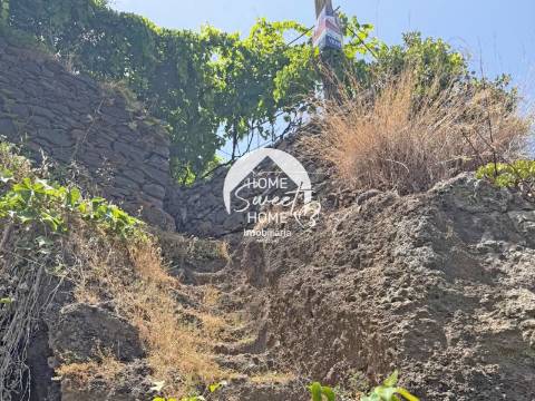 Armazém agrícola e terreno em Santo António, Funchal