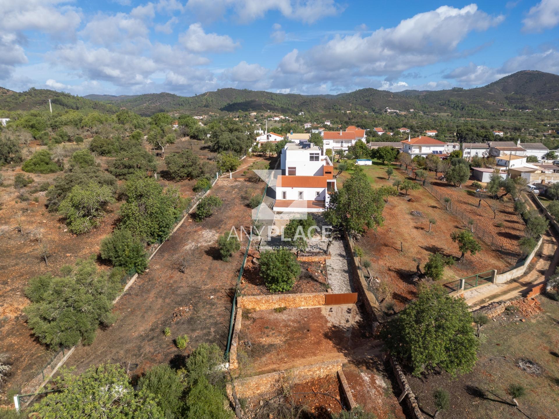 Hospedaria/Casa de Campo para Venda – Aldeia Típica no interior Algarvio.