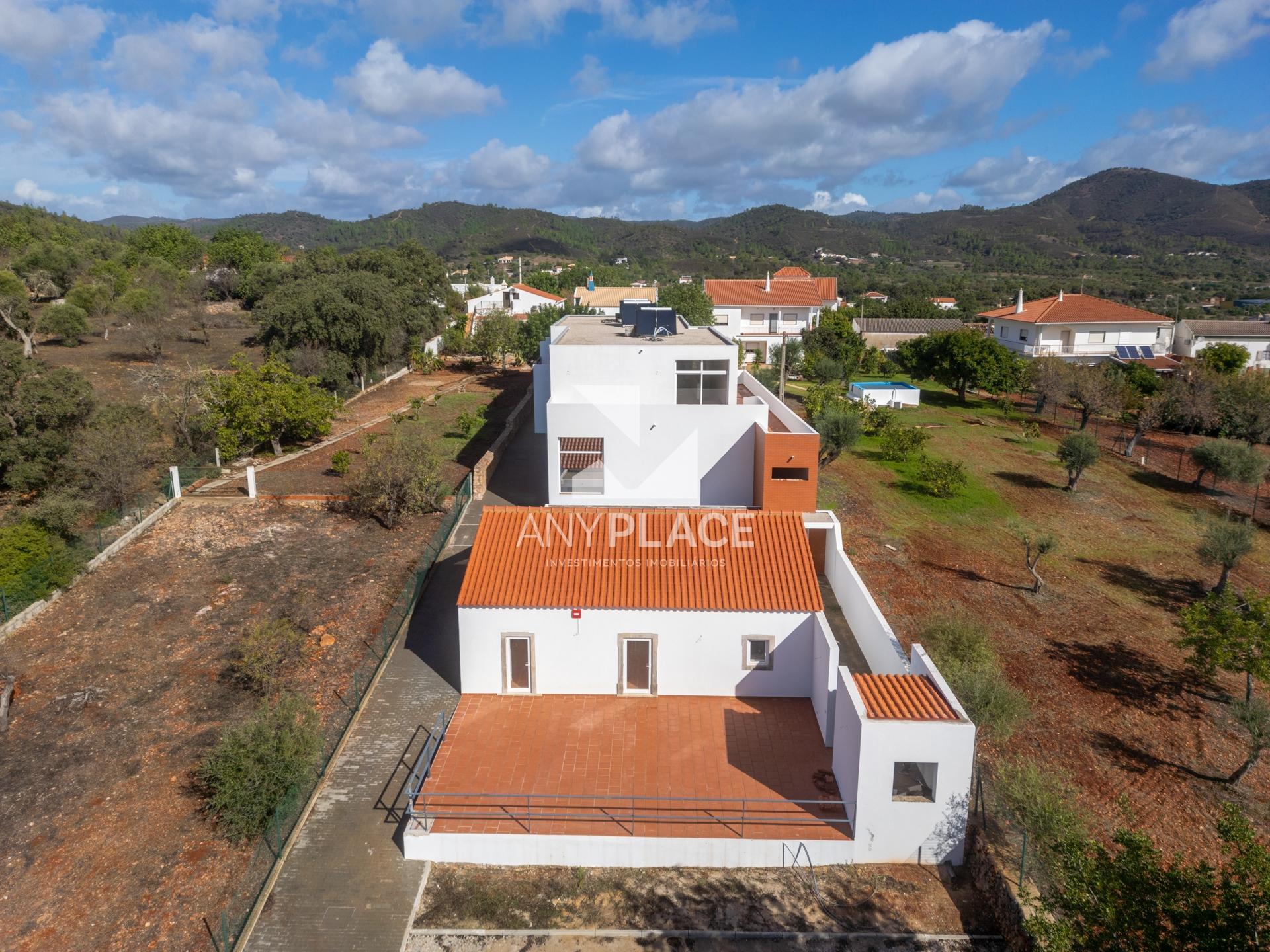 Hospedaria/Casa de Campo para Venda – Aldeia Típica no interior Algarvio.