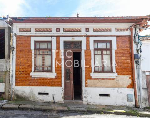 Moradia no Centro Histórico de Leça da Palmeira inserida num lote com 300m2