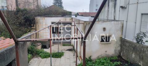 Moradia no Centro Histórico de Leça da Palmeira inserida num lote com 300m2