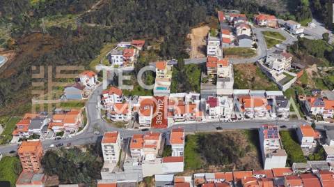 Terreno com projeto aprovado para moradia T4 com 3 suites de R/C e Andar