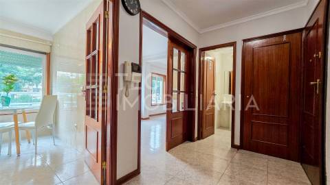 T3 Duplex em Águas Santas num prédio com elevador e lugar de garagem