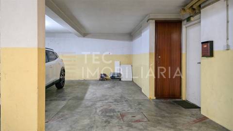 T3 Duplex em Águas Santas num prédio com elevador e lugar de garagem