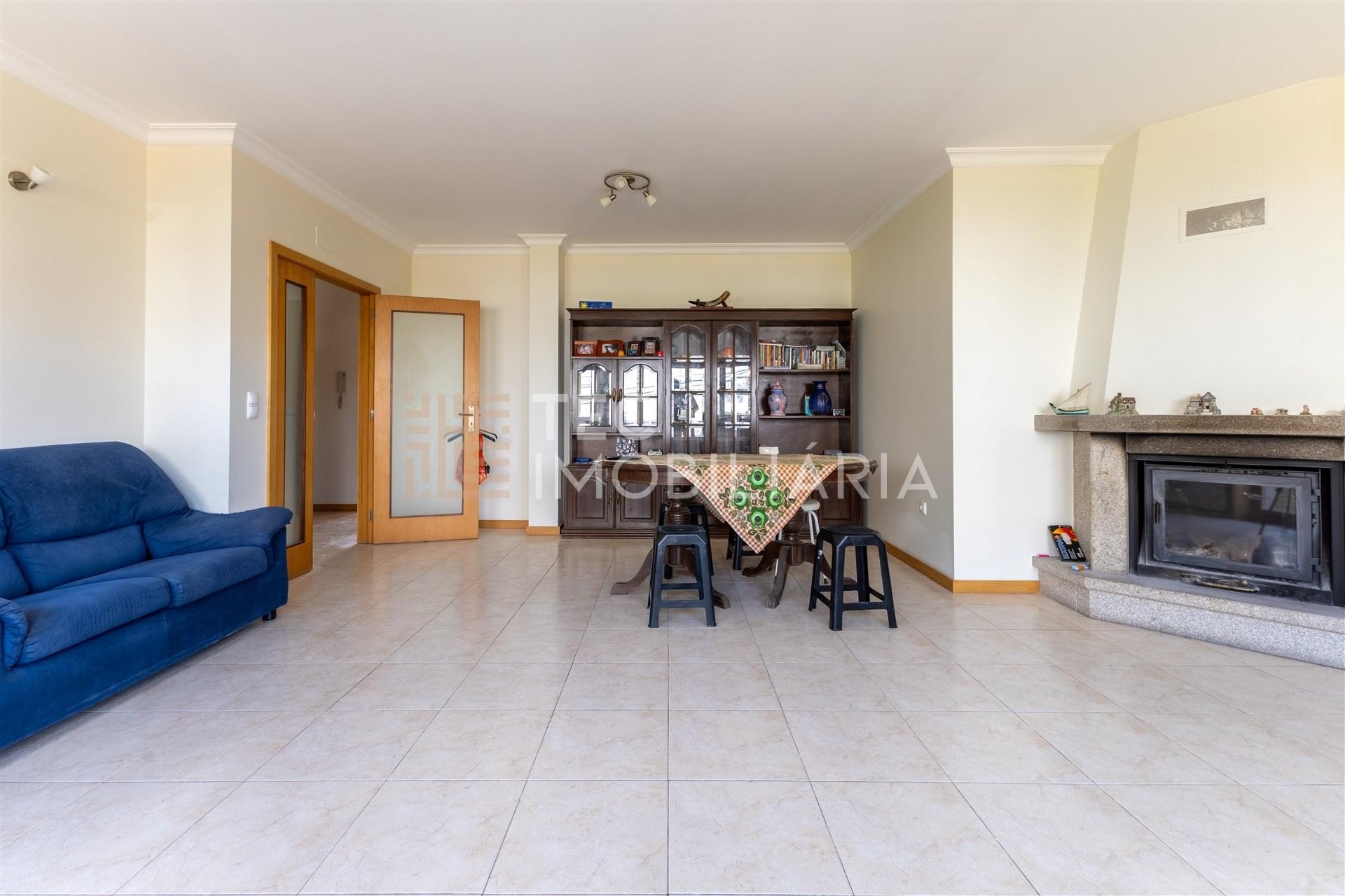 Andar-Moradia T3 Duplex em Fânzeres, com Excelentes Áreas e Vistas Deslumbrantes