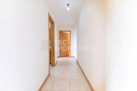 Andar-Moradia T3 Duplex em Fânzeres, com Excelentes Áreas e Vistas Deslumbrantes