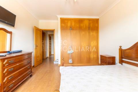 Andar-Moradia T3 Duplex em Fânzeres, com Excelentes Áreas e Vistas Deslumbrantes