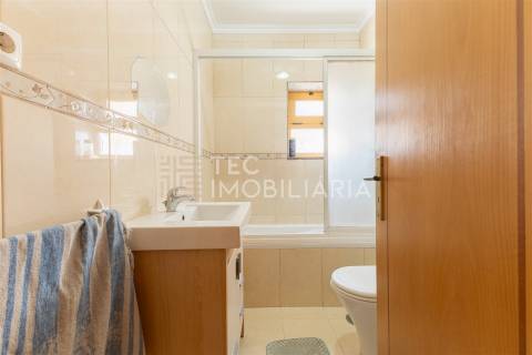 Andar-Moradia T3 Duplex em Fânzeres, com Excelentes Áreas e Vistas Deslumbrantes