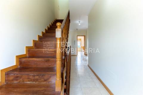Andar-Moradia T3 Duplex em Fânzeres, com Excelentes Áreas e Vistas Deslumbrantes