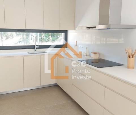 Moradia Geminada >=T10 Venda em Ferreiros e Gondizalves,Braga