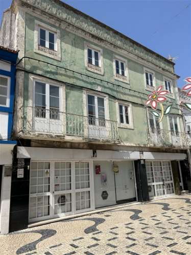 Prédio histórico na emblemática cidade do Montijo para reabilitar