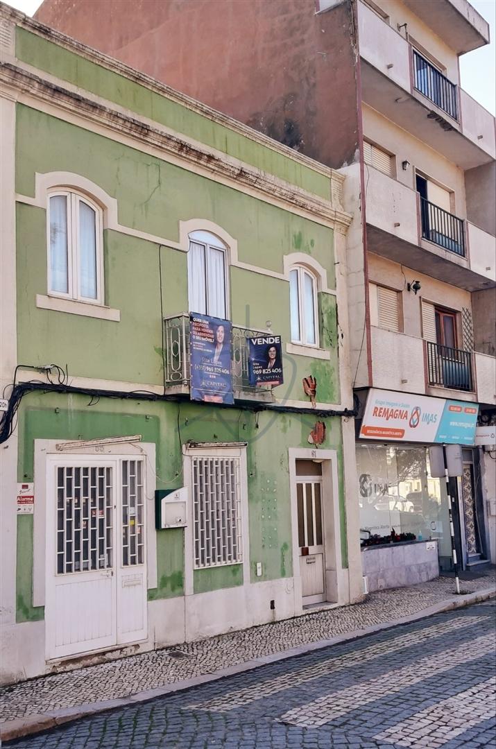Prédio Misto para Investimento na Avenida dos Pescadores - Montijo