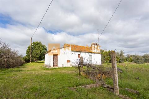 Moradia para remodelar no Couço