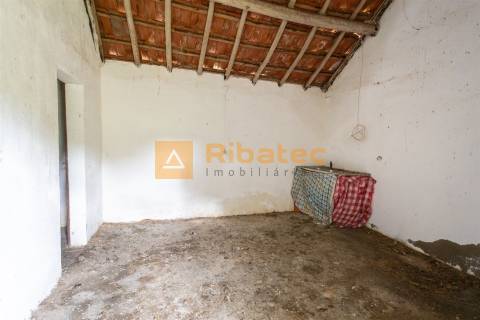 Moradia para remodelar no Couço