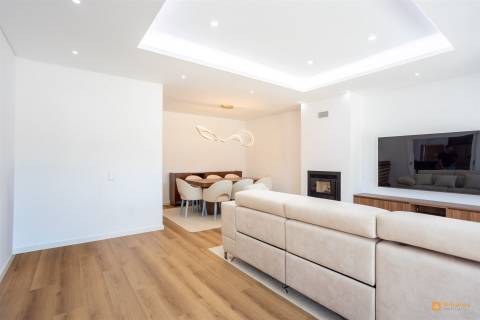 Moradia T3 Moderna | Vendida com Recheio