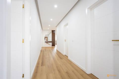 Moradia T3 Moderna | Vendida com Recheio