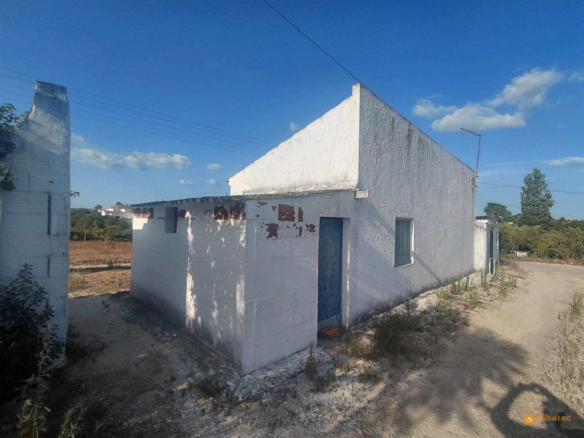 Quintinha na Fajarda com água e luz