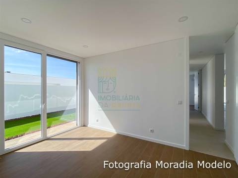 Moradia T3 com Piscina em Salir do Porto
