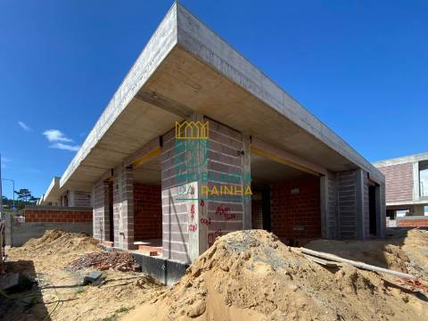 Moradia T3 com Piscina em Salir do Porto