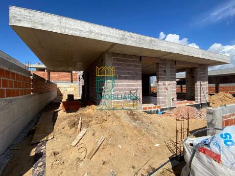 Moradia T3 com Piscina em Salir do Porto