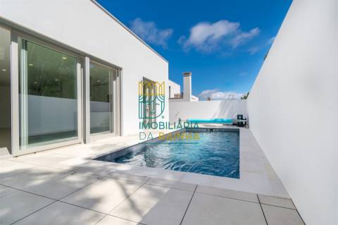 Moradia T3 com Piscina em Salir do Porto