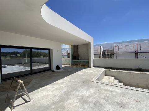 Moradia Moderna Térrea com Piscina – Conforto e Tranquilidade - Caldas da Rainha