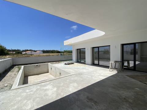 Moradia Moderna Térrea com Piscina – Conforto e Tranquilidade - Caldas da Rainha