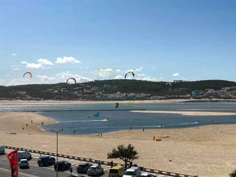 Moradia Térrea de Arquitetura Contemporânea com Piscina