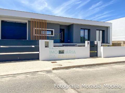 Moradia com 3 quartos, Piscina e Garagem em Caldas da Rainha