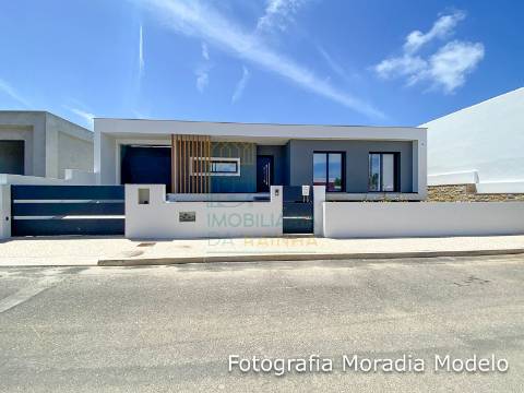 Moradia com 3 quartos, Piscina e Garagem em Caldas da Rainha