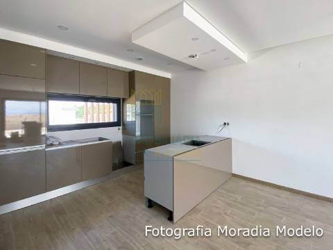 Moradia com 3 quartos, Piscina e Garagem em Caldas da Rainha