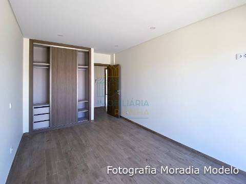 Moradia com 3 quartos, Piscina e Garagem em Caldas da Rainha