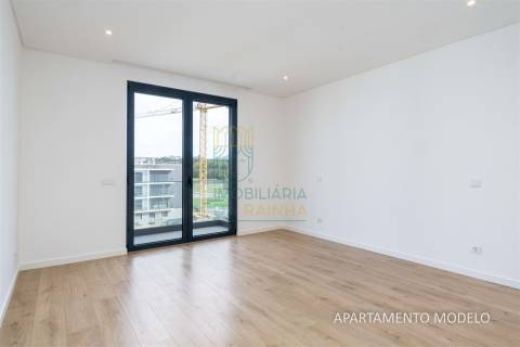 Apartamento T3 Novo com Garagem – Centro de Caldas da Rainha