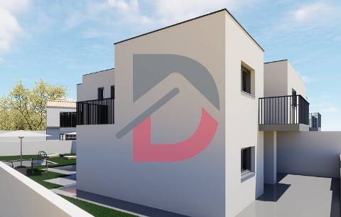 Moradia T2+2