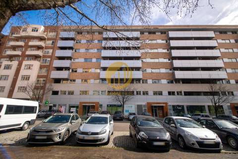 T3 Luxo na Maia com 3 Suites  e Box para 2 carros