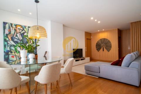 T3 Luxo na Maia com 3 Suites  e Box para 2 carros